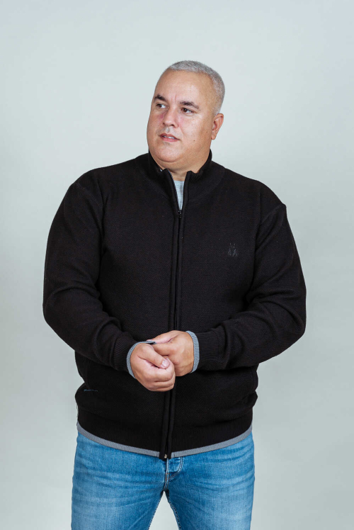 Fekete férfi pulóver cipzárral 